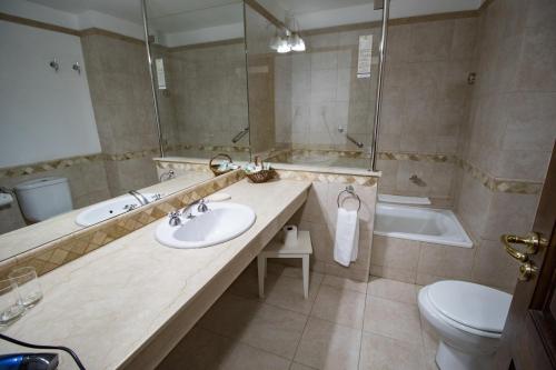 克斯坦艾克酒店的一间浴室