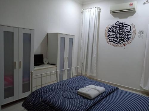 Ajmal Homestay @ Kota Bharu客房内的一张或多张床位