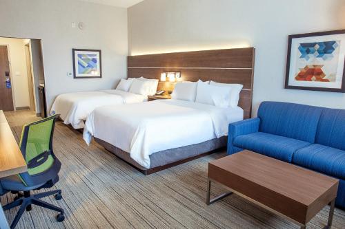 Holiday Inn Express & Suites - Halifax – Dartmouth客房内的一张或多张床位