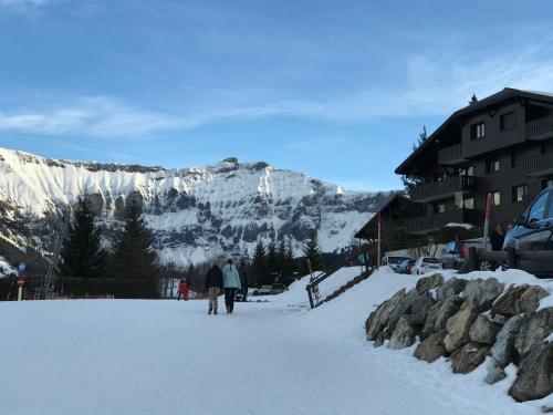 冬天的Appartement Hameau des Pistes - Ski-in and Ski-out
