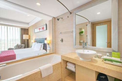 青岛景园假日的一间浴室