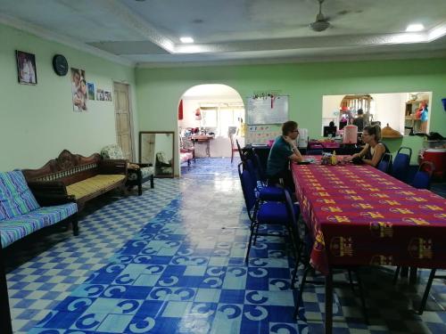 Mulu Diana Homestay餐厅或其他用餐的地方