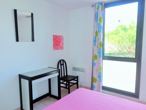 APPARTEMENT 46M², 1 CHAMBRE, PISCINE, TENNIS, PLAGE DIRECT客房内的一张或多张床位