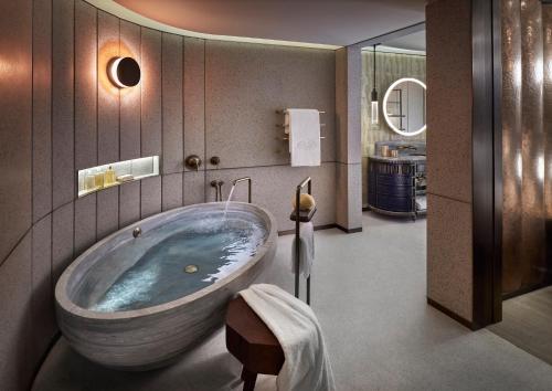 香港置地文华东方酒店的一间浴室