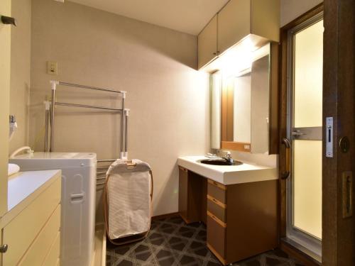 高松Pearl coat / Vacation STAY 75078的一间带卫生间和水槽的浴室