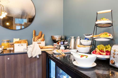 悉尼The Albert Mosman的自助餐,柜台上有很多食物