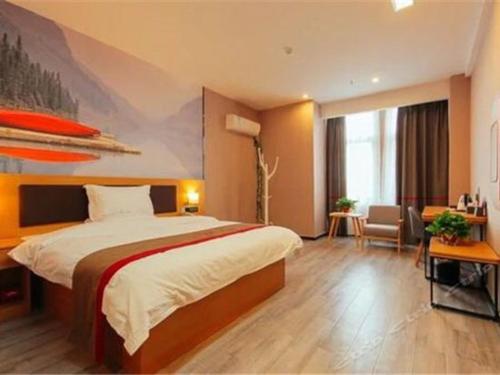 郑州尚客优酒店河南郑州未来路会展中心店的酒店客房设有一张床和一个大窗户