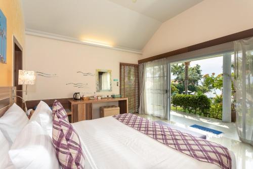 棕榈可可曼特拉酒店客房内的一张或多张床位