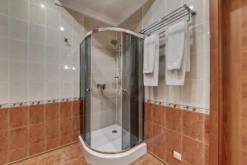 索波尼酒店的一间浴室