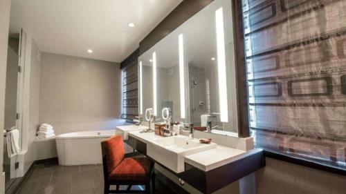 Vdara Hotel & Spa at ARIA Las Vegas by Suiteness的一间浴室