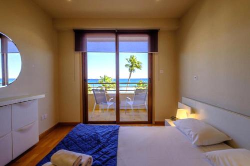 Les Palmiers Beach Boutique Hotel & Luxury Apartments客房内的一张或多张床位