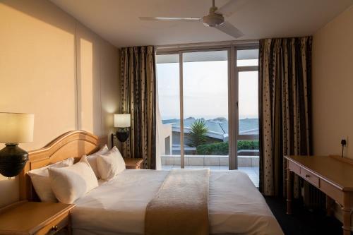 海豚海滩自助公寓酒店客房内的一张或多张床位
