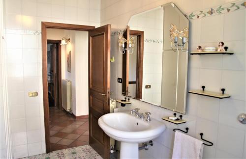 CASA VACANZE CLAUDIA- 10 min da Siena的一间浴室