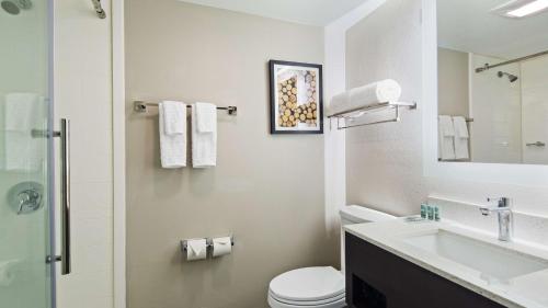 马利耶塔美国最有价值旅馆的一间浴室