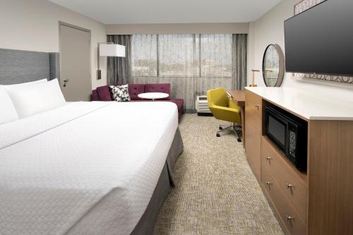 Crowne Plaza San Antonio Airport, an IHG Hotel客房内的一张或多张床位