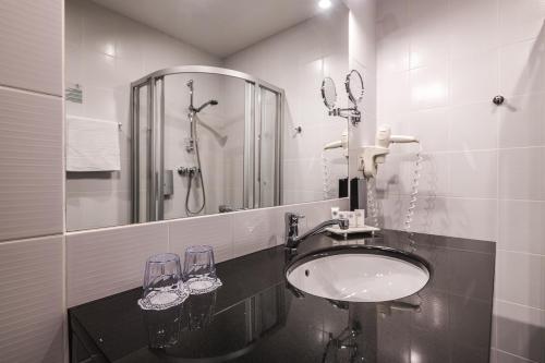 里瓦酒店的一间浴室