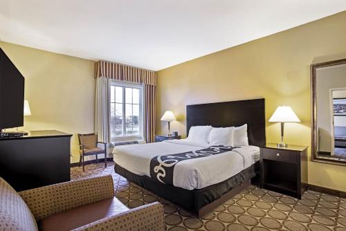 莱克星顿南/汉堡拉金塔旅馆及套房酒店客房内的一张或多张床位
