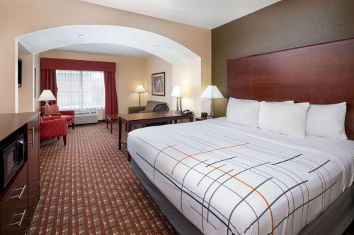 梅肯西拉金塔酒店客房内的一张或多张床位