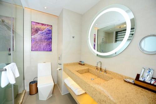 Lavande Hotels·Hangzhou Xiaoshan International Airport的一间浴室