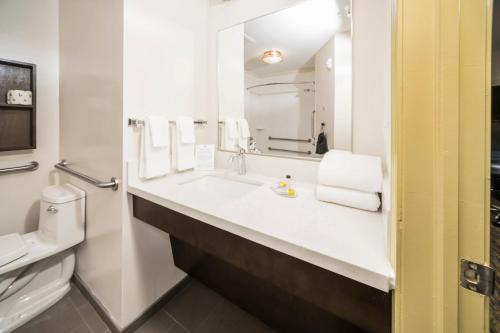 Candlewood Suites - Ft Walton Bch - Hurlburt Area, an IHG Hotel的一间浴室