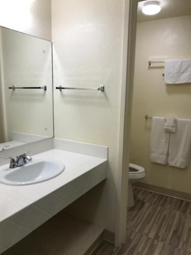 希洛芦苇湾酒店的一间浴室