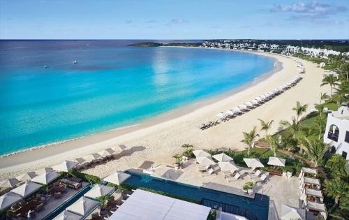 West End VillageCap Juluca, A Belmond Hotel, Anguilla的享有海滩和海洋的空中景致