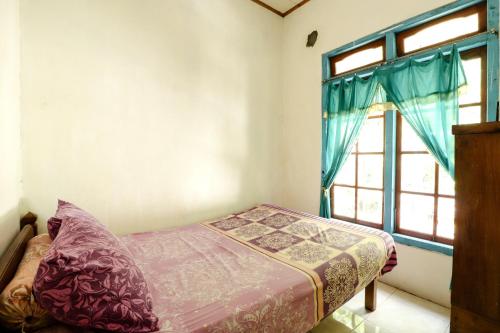 Homestay Mbah Parni客房内的一张或多张床位