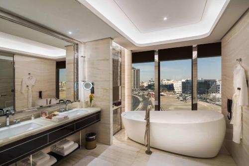 Narcissus Al Hamra Hotel Jeddah的一间浴室