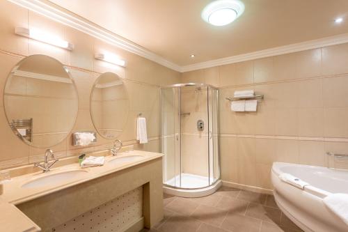 劳勒斯酒店的一间浴室