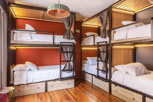 Bendito Hostels客房内的一张或多张双层床