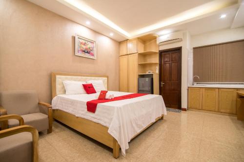 RedDoorz Newstyle Apartment Tran Duy Hung客房内的一张或多张床位