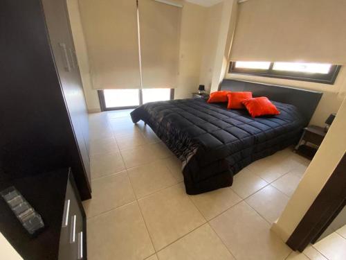 Villa Orestis Sand Beach客房内的一张或多张床位