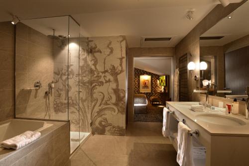 Hotel La Lanterne & Spa的一间浴室