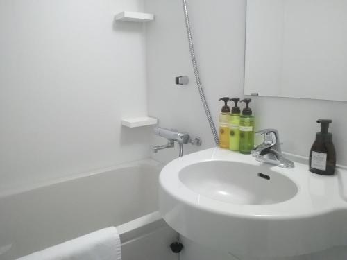 成田沃卡酒店的一间浴室