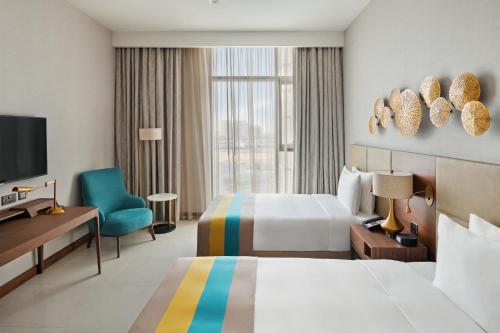 Holiday Inn Dubai Al-Maktoum Airport, an IHG Hotel客房内的一张或多张床位