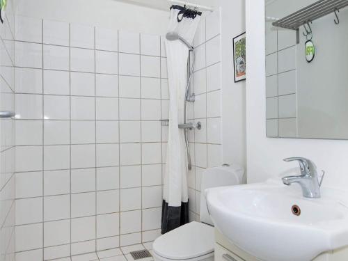Apartment Glesborg VI的一间浴室