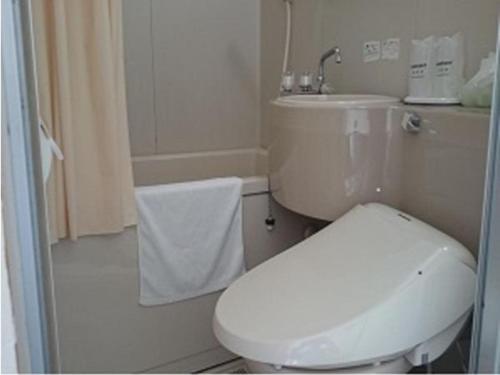 大阪City Inn Nishi Tanabe / Vacation STAY 78538的浴室配有白色卫生间和盥洗盆。