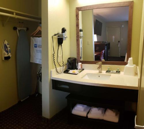 瓦列霍SureStay Hotel by Best Western Vallejo Napa Valley的相册照片