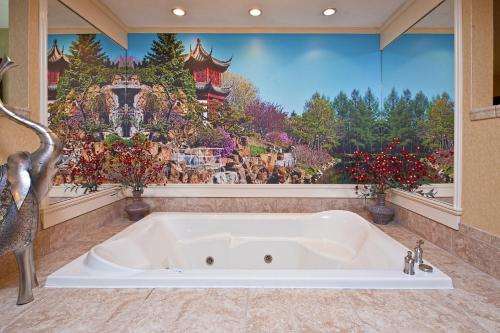 Holiday Inn Express & Suites - Sharon-Hermitage, an IHG Hotel的一间浴室