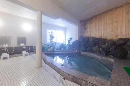 Tabist Spa Yubara Okayama Yubaraonsen内部或周边的泳池