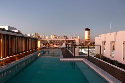 Opera Apartments South Brisbane内部或周边的泳池