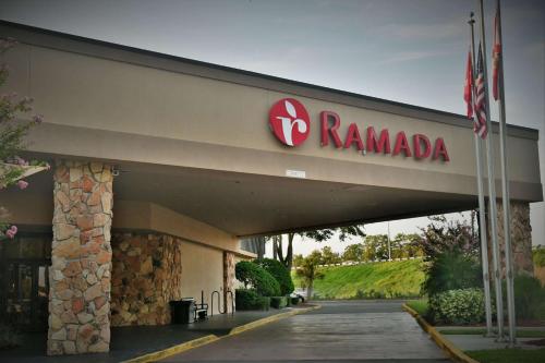 杰克逊维尔Ramada by Wyndham Jacksonville Hotel & Conference Center的相册照片