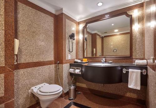 珠峰酒店的一间浴室