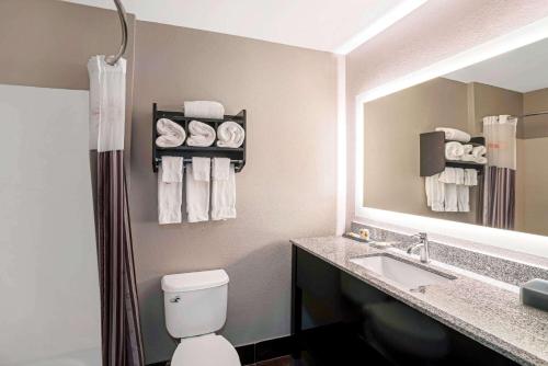 黎巴嫩拉昆塔套房酒店的一间浴室