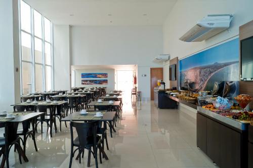 Alameda Vitória Hotel餐厅或其他用餐的地方