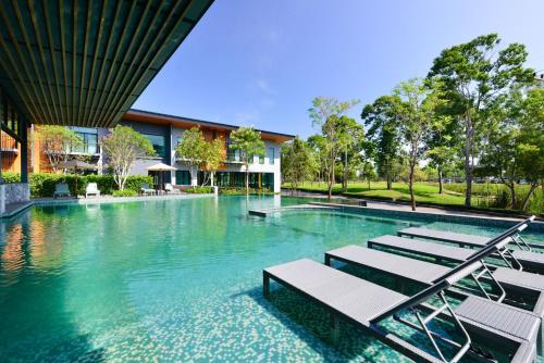 Sappaya Hotel By Lotus Valley Golf Resort内部或周边的泳池