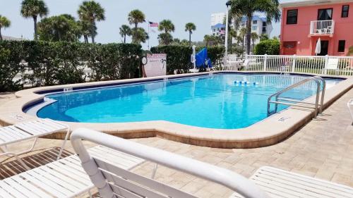 Gulf Winds Resort by Travel Resort Services内部或周边的泳池
