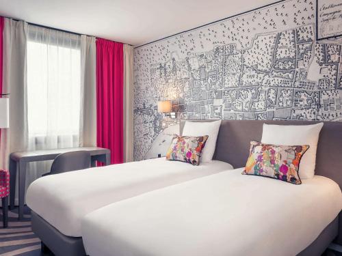 埃菲尔铁塔格雷内勒美居酒店客房内的一张或多张床位