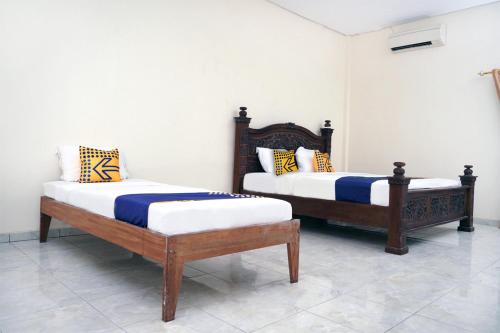 卡里蒙贾瓦SPOT ON 2629 Duta Karimun的双床间设有2张单人床。
