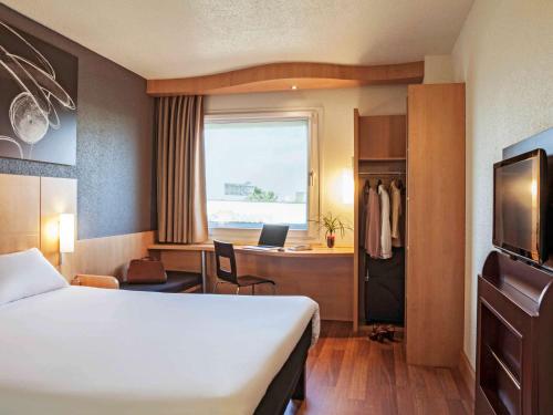 宜必思科尔内亚酒店客房内的一张或多张床位